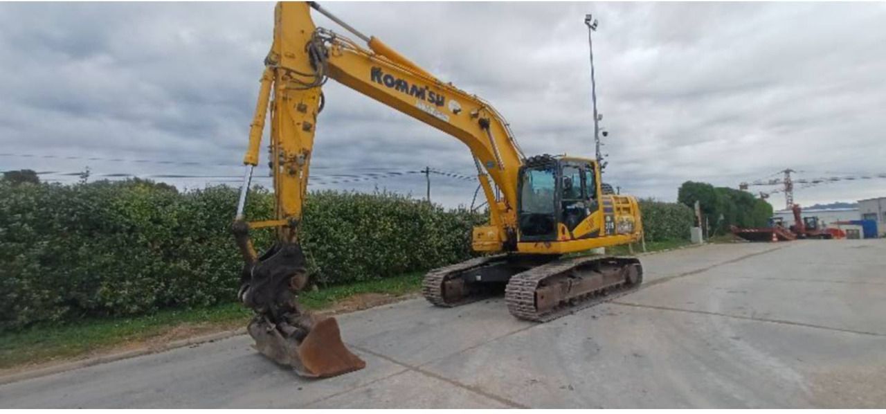 2017 Komatsu HB215LC-2 crawler excavator, side view 2017 Komatsu HB215LC-2 crawler excavator, side view