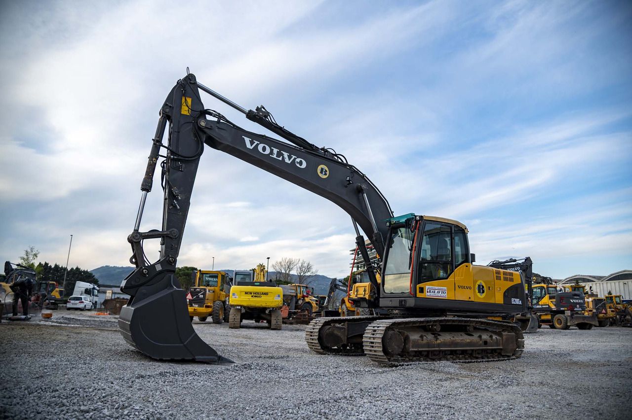 2009 Volvo EC210CNL crawler excavator, side view 2009 Volvo EC210CNL crawler excavator, side view