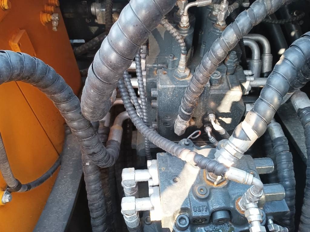 2024 Hyundai 220 crawler excavator hydraulic system detail 2024 Hyundai 220 crawler excavator hydraulic system detail