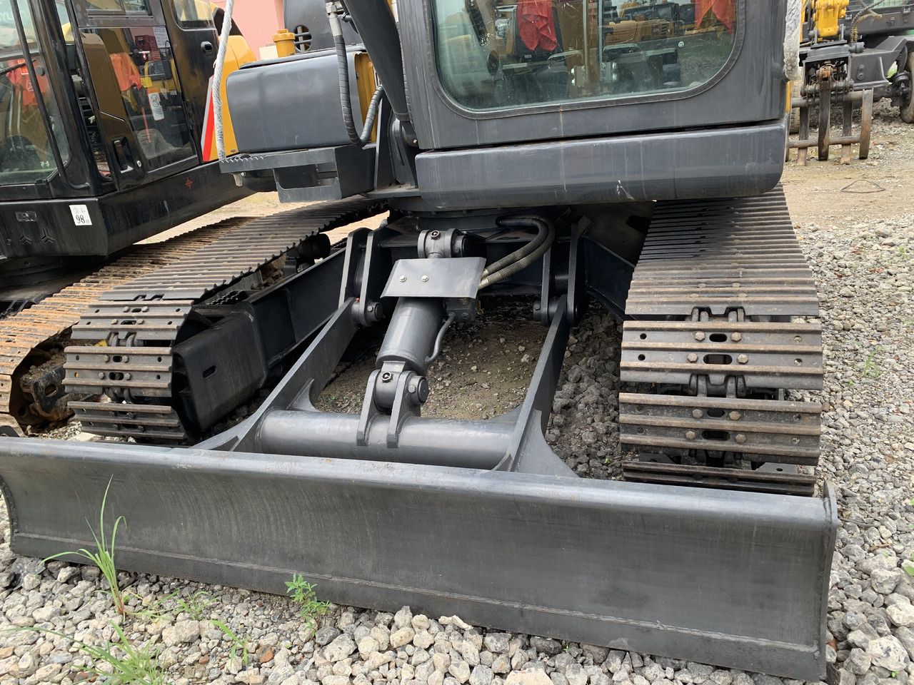 2023 XCMG XE85DA mini excavator front view with blade 2023 XCMG XE85DA mini excavator front view with blade