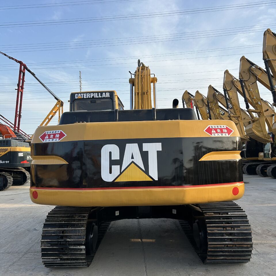 Caterpillar 320B crawler excavator, rear view Caterpillar 320B crawler excavator, rear view