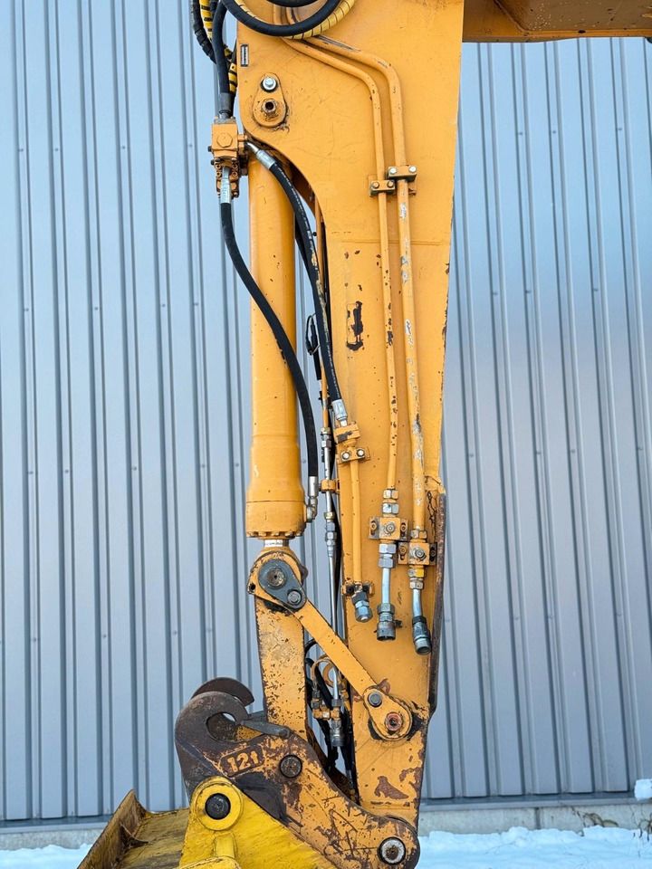 1999 Liebherr R 904 HDSL LITRONIC crawler excavator boom and hydraulic detail 1999 Liebherr R 904 HDSL LITRONIC crawler excavator boom and hydraulic detail