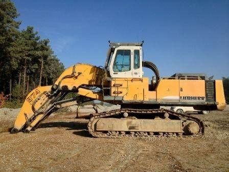 2004 Liebherr R974B HD crawler excavator side view 2004 Liebherr R974B HD crawler excavator side view