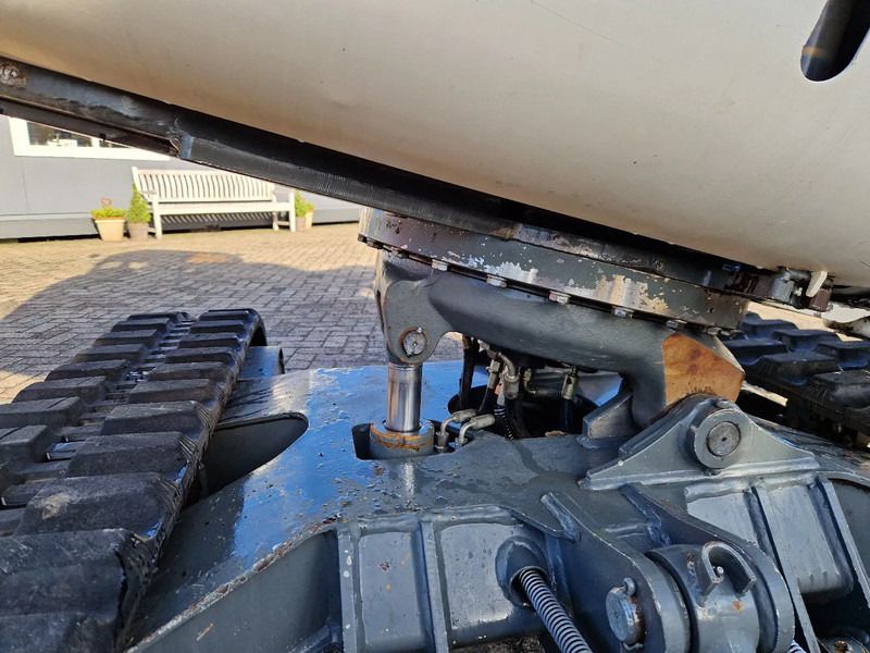 2011 Wacker Neuson 2404RD mini excavator slewing ring detail