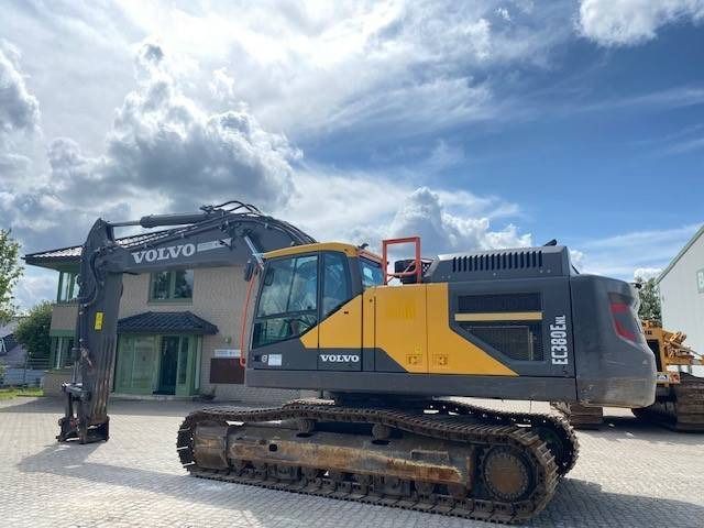 2019 Volvo EC380ENL crawler excavator side view