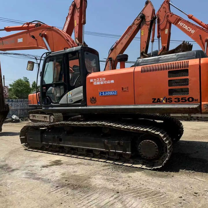 2017 Hitachi Zaxis 350H crawler excavator side view 2017 Hitachi Zaxis 350H crawler excavator side view