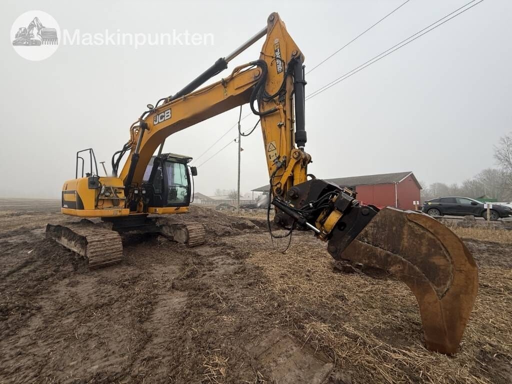 2012 JCB JZ235LC crawler excavator, side view