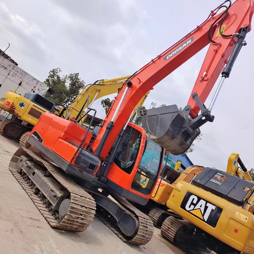 2017 Doosan DX140 excavator, side view
