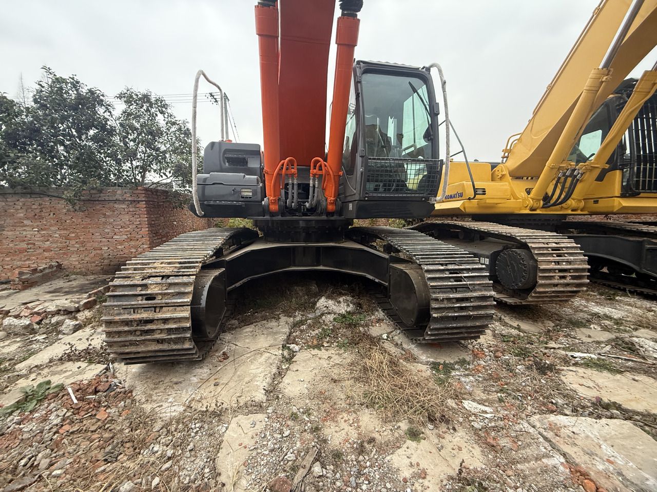 2023 Hitachi 350-5G crawler excavator front view 2023 Hitachi 350-5G crawler excavator front view