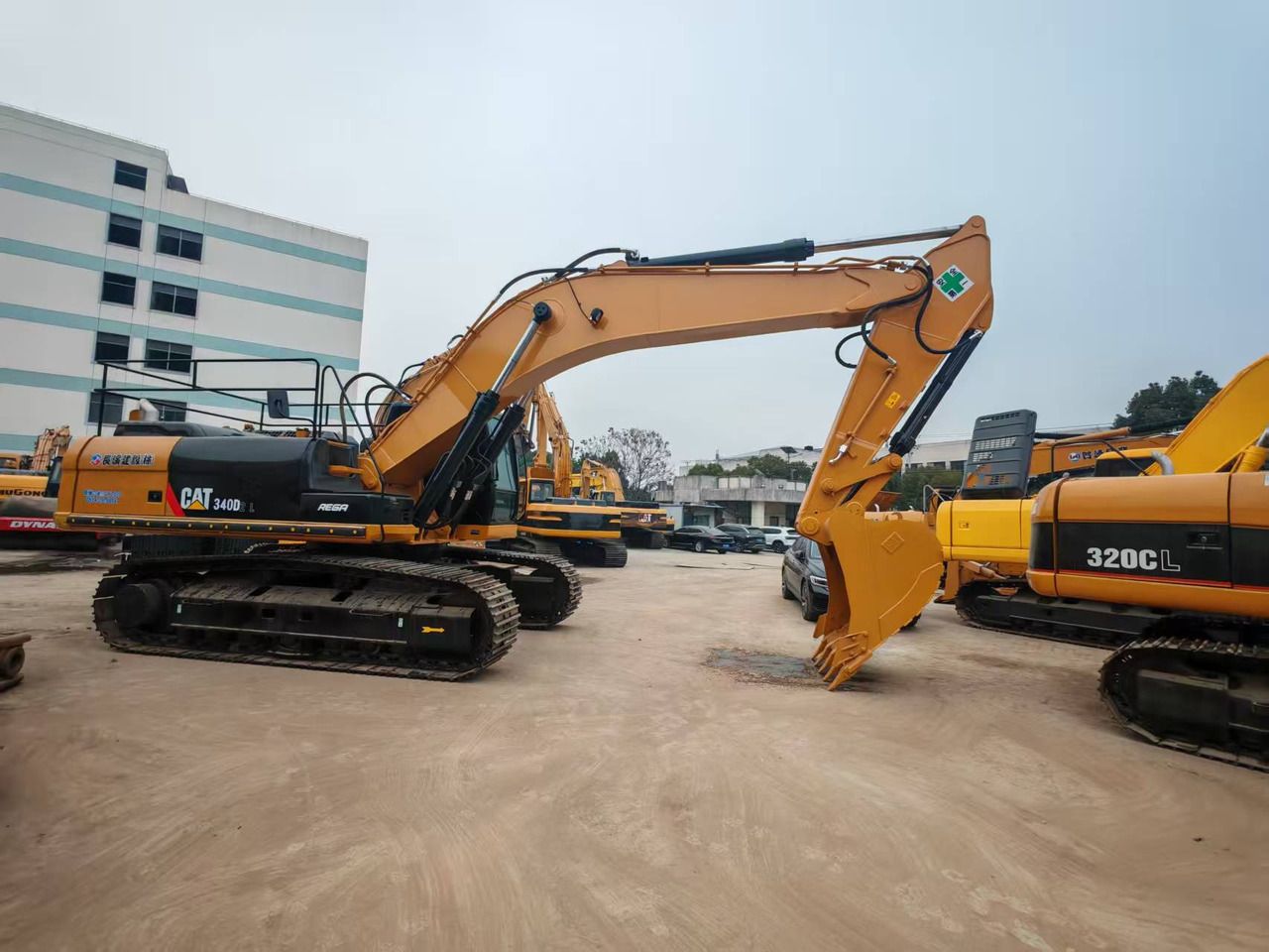 2023 Caterpillar 340D L crawler excavator, side view 2023 Caterpillar 340D L crawler excavator, side view