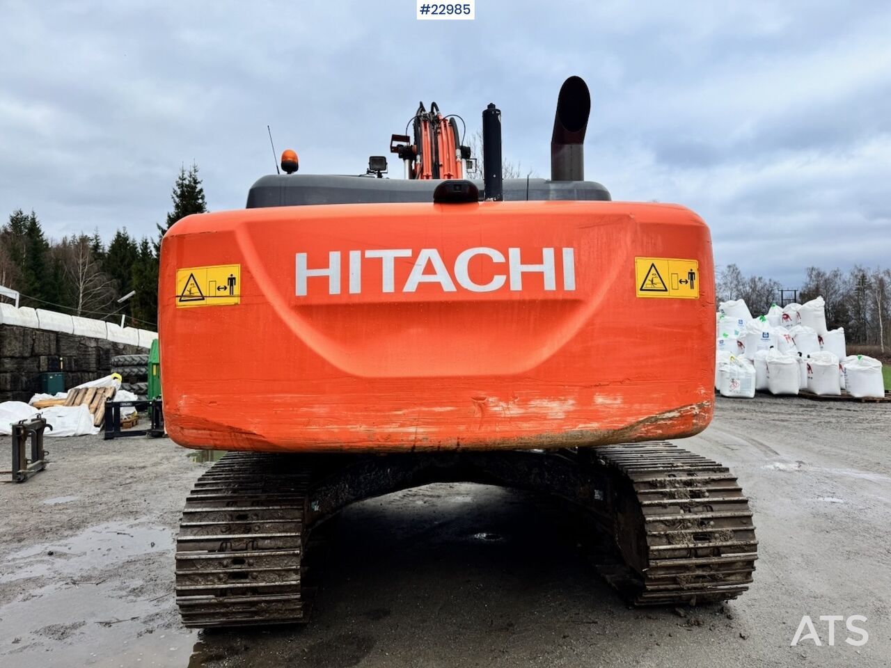 2013 Hitachi ZX210LC-5B crawler excavator rear view 2013 Hitachi ZX210LC-5B crawler excavator rear view