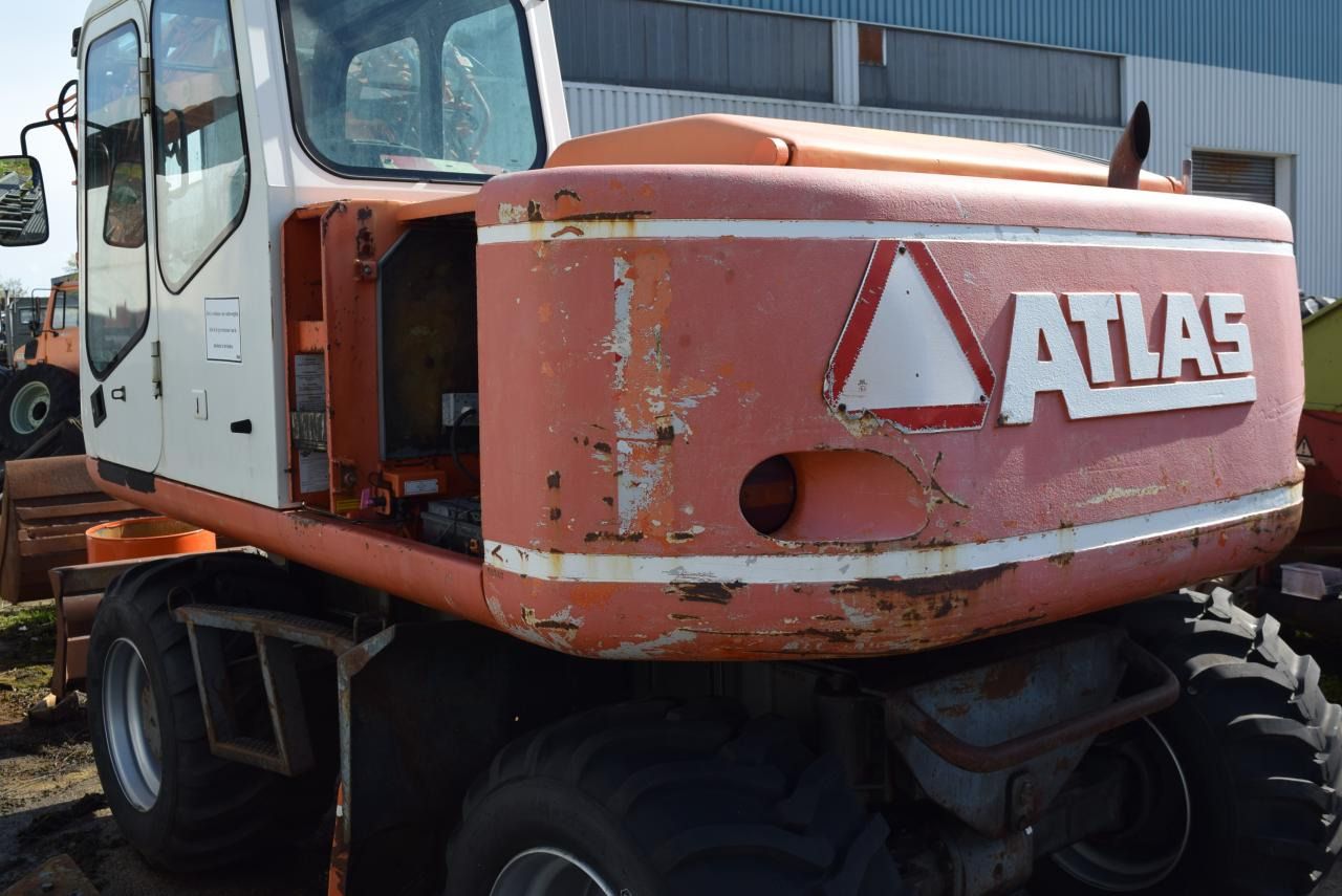 2001 Atlas 1404 M wheel excavator rear three-quarter view