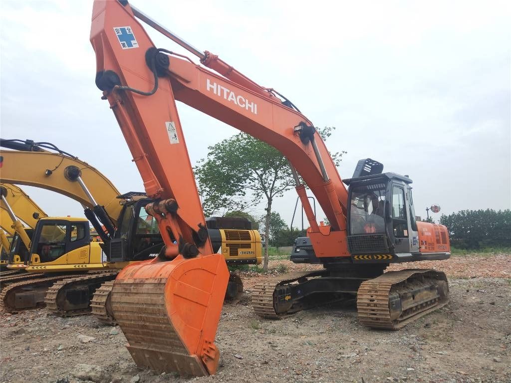 2023 Hitachi ZX350H-3G crawler excavator, front three-quarter view 2023 Hitachi ZX350H-3G crawler excavator, front three-quarter view