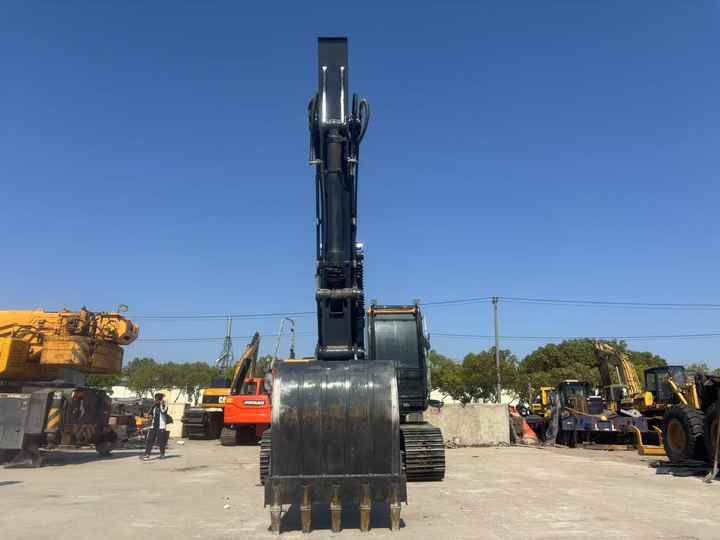 2024 Hyundai R220LC-9S crawler excavator, front view of bucket and boom 2024 Hyundai R220LC-9S crawler excavator, front view of bucket and boom