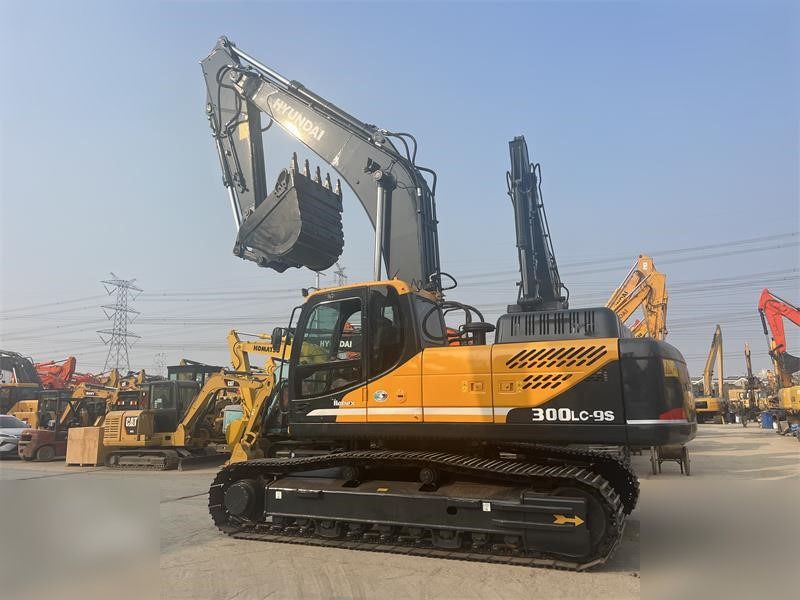 2022 Hyundai R300LC-9S crawler excavator, side profile view