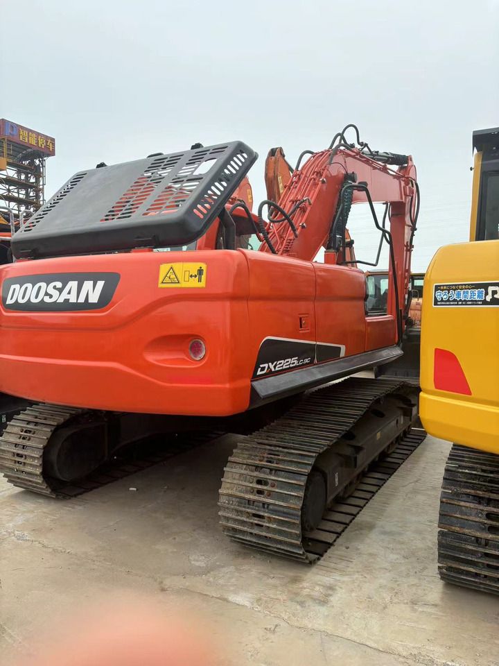 2023 Doosan DX225LC-5C crawler excavator rear view 2023 Doosan DX225LC-5C crawler excavator rear view
