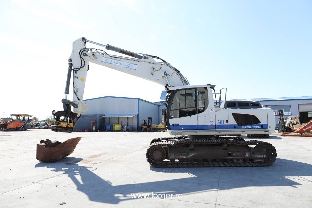2016 Liebherr R 924 crawler excavator, side view 2016 Liebherr R 924 crawler excavator, side view