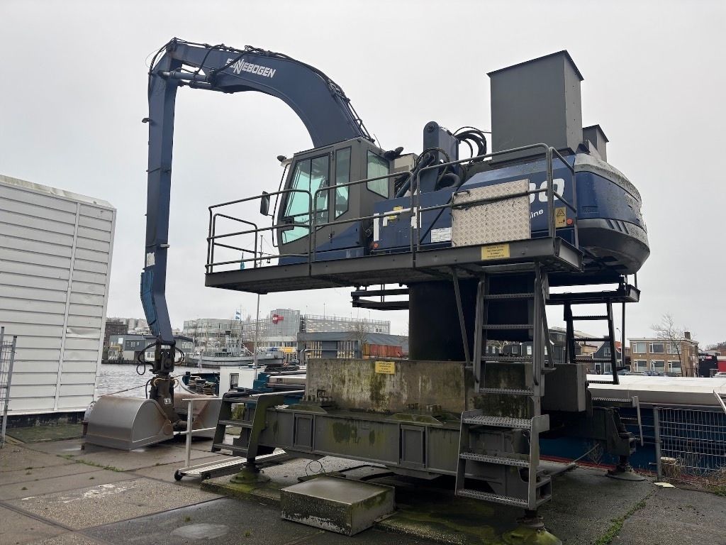 2005 Sennebogen 830A E material handler side view 2005 Sennebogen 830A E material handler side view