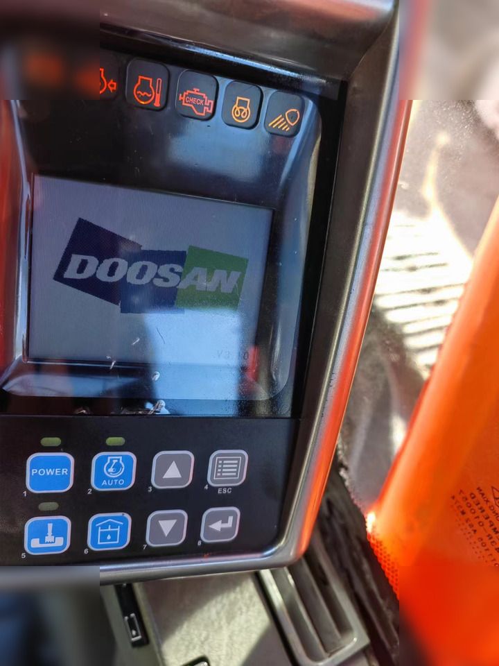 2018 Doosan DX225LC crawler excavator cab monitor display