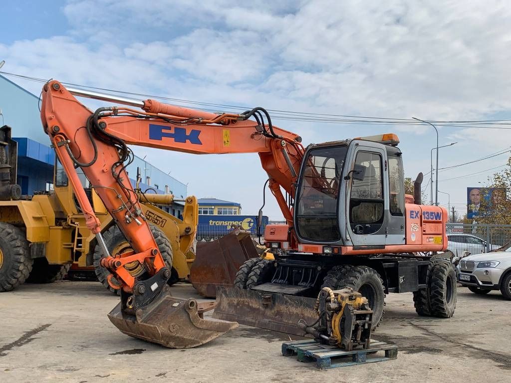 2003 Fiat-Kobelco EX135W wheel excavator, side view