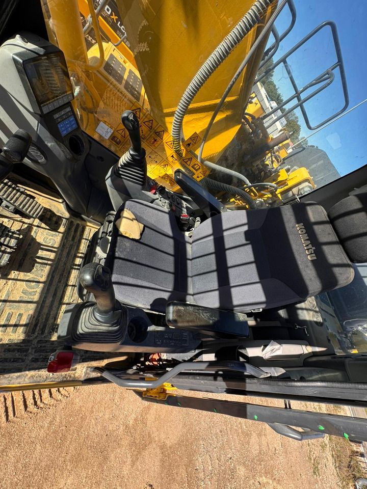 2019 Komatsu PC210 NLC-11 excavator interior cab view 2019 Komatsu PC210 NLC-11 excavator interior cab view
