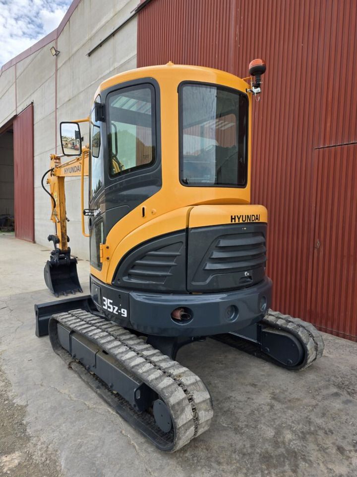 2018 Hyundai R35Z-9 mini excavator, rear three-quarter view 2018 Hyundai R35Z-9 mini excavator, rear three-quarter view