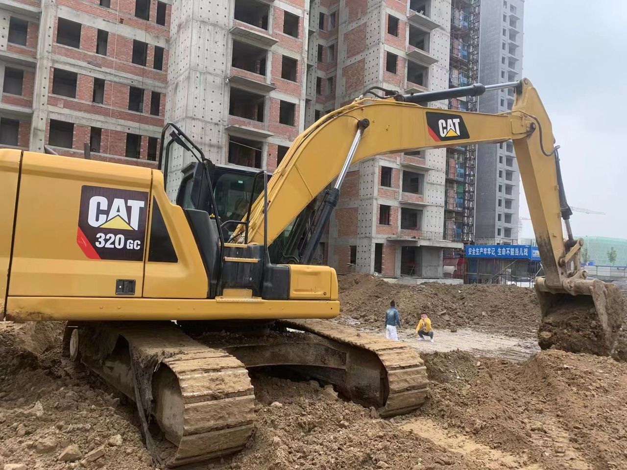 2023 Caterpillar 320GC crawler excavator, side profile view 2023 Caterpillar 320GC crawler excavator, side profile view