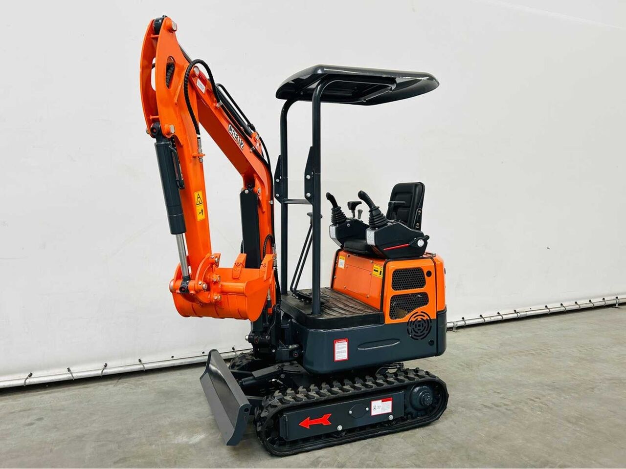 2025 RTE CRE112 mini excavator, front three-quarter view