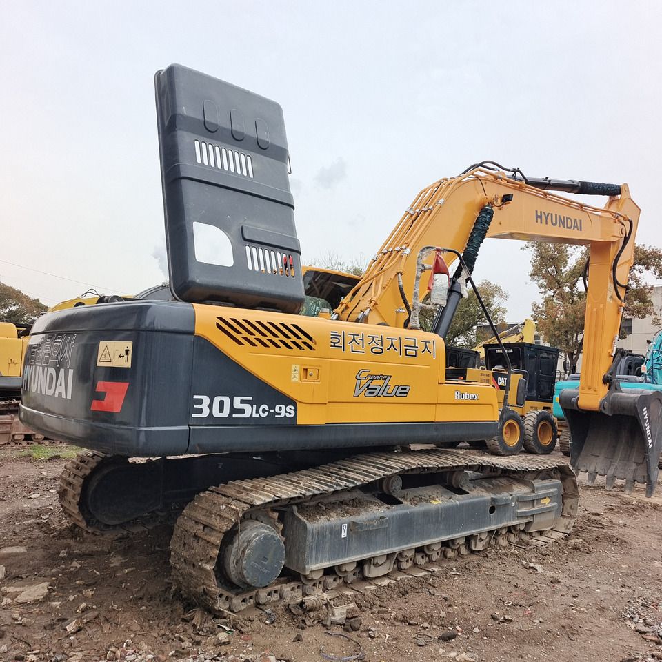 2023 Hyundai R305LC-9S crawler excavator, rear three-quarter view 2023 Hyundai R305LC-9S crawler excavator, rear three-quarter view
