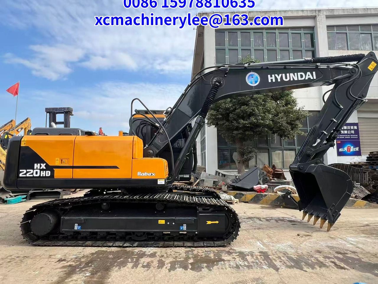 2024 Hyundai HX220HD crawler excavator side view 2024 Hyundai HX220HD crawler excavator side view