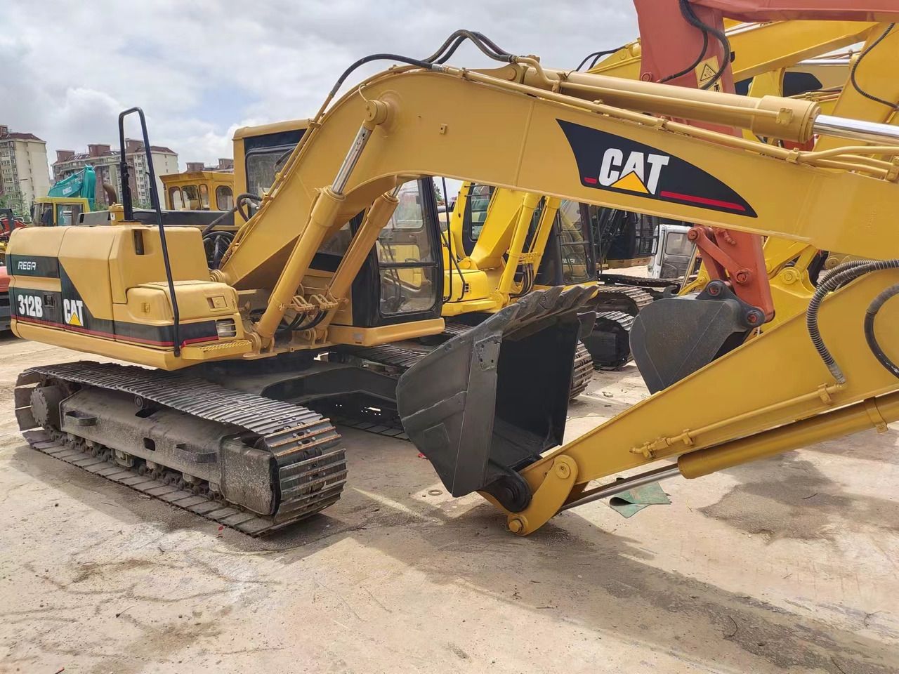 2015 Caterpillar 312B crawler excavator, side view 2015 Caterpillar 312B crawler excavator, side view