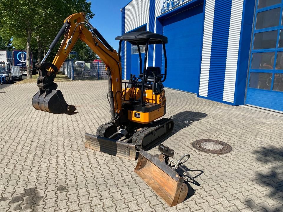 Berger Kraus BK2000ASR mini excavator, side view