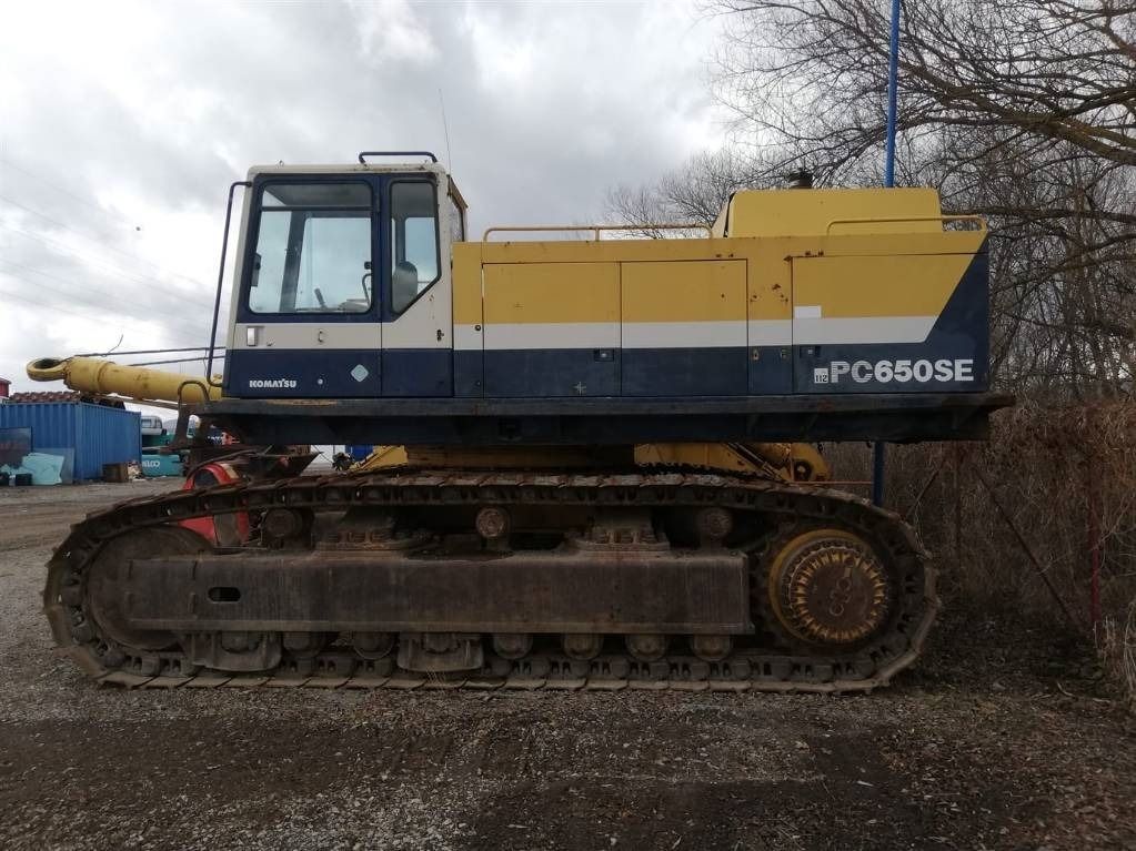 1992 Komatsu PC650SE crawler excavator, side profile view 1992 Komatsu PC650SE crawler excavator, side profile view