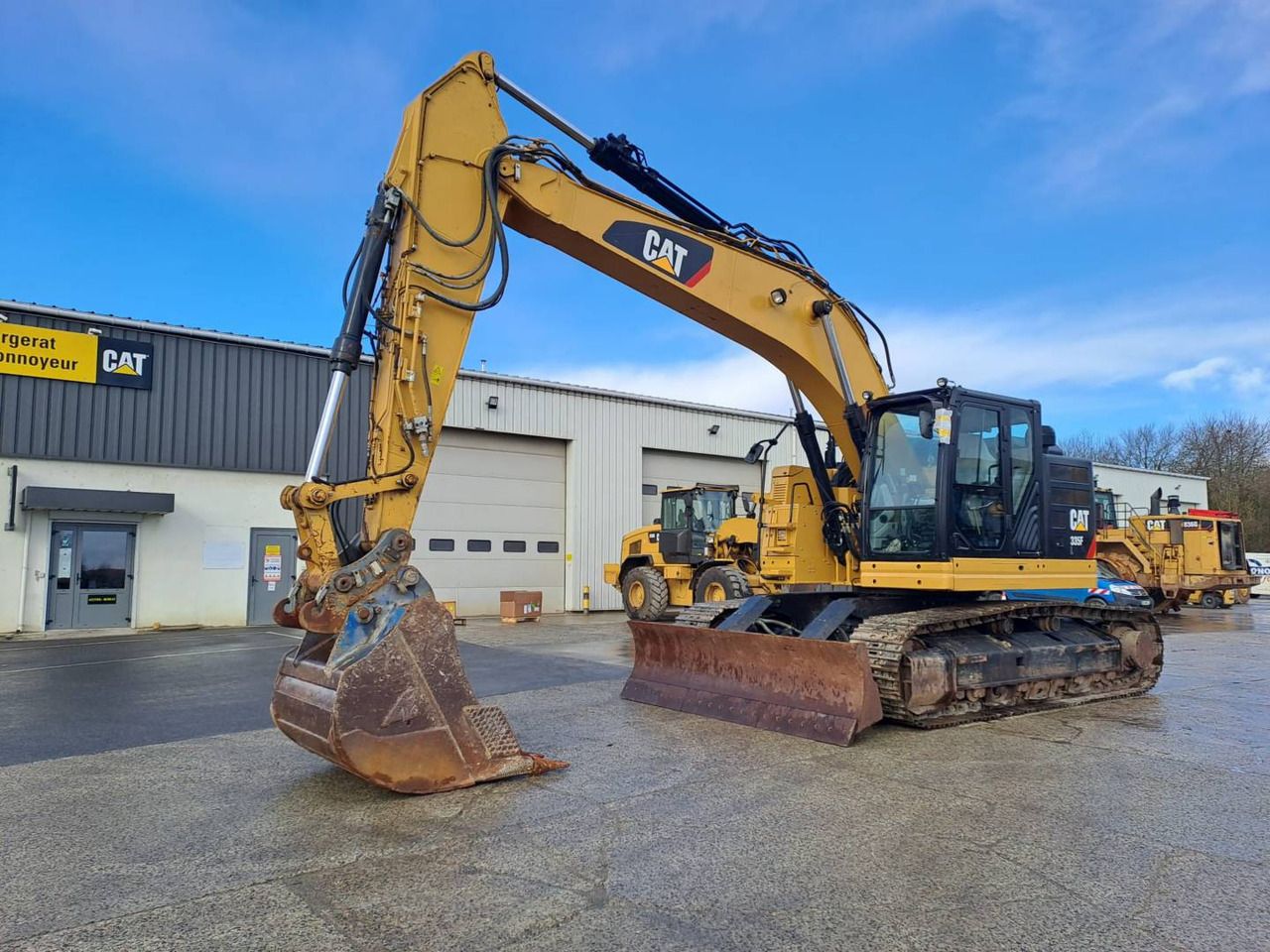 2019 Caterpillar 335F CR crawler excavator side view 2019 Caterpillar 335F CR crawler excavator side view