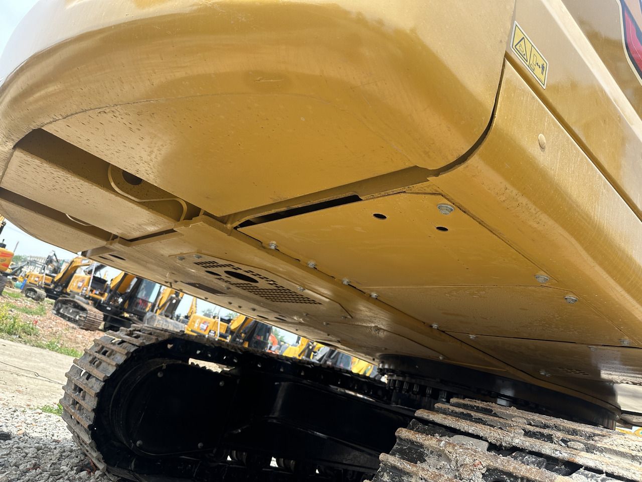 2022 Caterpillar 330GC crawler excavator undercarriage view 2022 Caterpillar 330GC crawler excavator undercarriage view