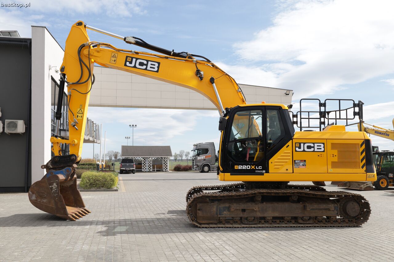 2022 JCB 220X LC crawler excavator, side profile view 2022 JCB 220X LC crawler excavator, side profile view