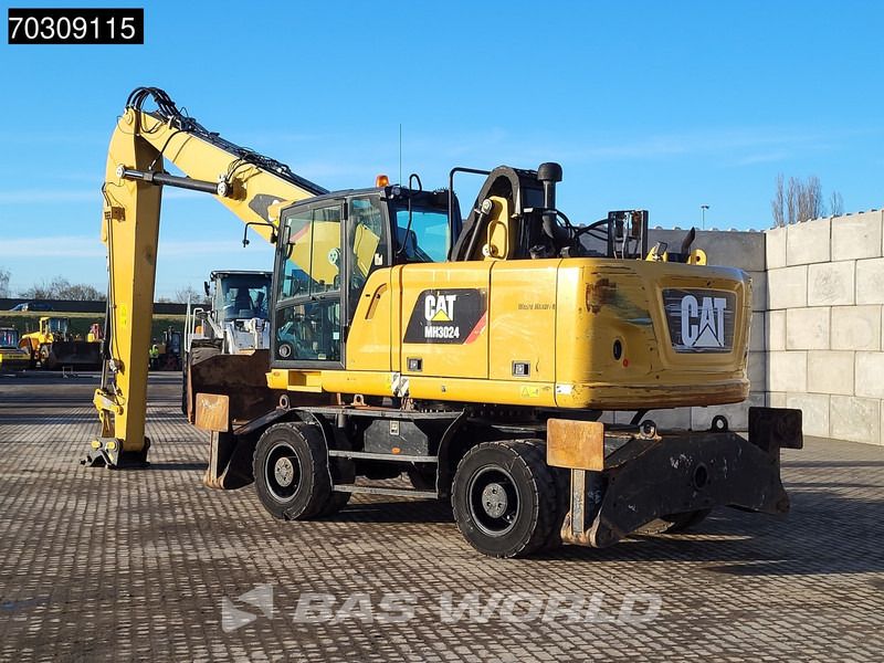 2018 Caterpillar MH3024 material handler, side view 2018 Caterpillar MH3024 material handler, side view