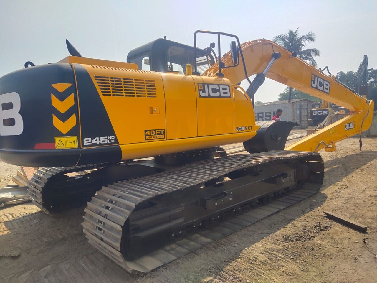 2025 JCB 245LR crawler excavator, side profile view 2025 JCB 245LR crawler excavator, side profile view