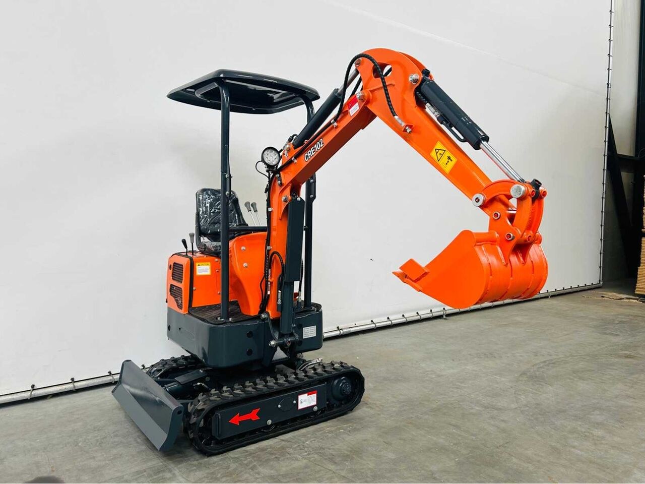 2025 RTE CRE102 mini excavator, side view