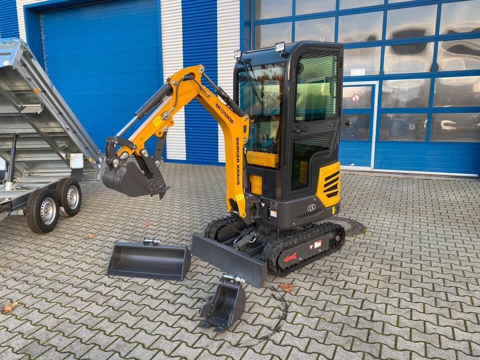 Berger Kraus BK1250KSR mini excavator, side view Berger Kraus BK1250KSR mini excavator, side view