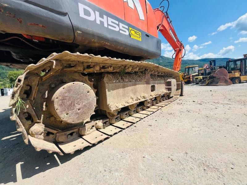 2004 Doosan DH55 mini excavator undercarriage view 2004 Doosan DH55 mini excavator undercarriage view