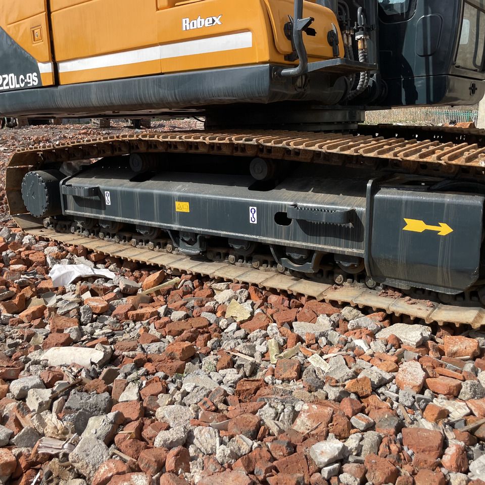 2022 Hyundai R220LC-9ST crawler excavator undercarriage view