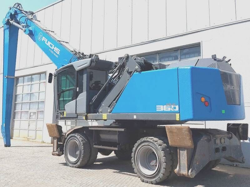 2020 Fuchs MHL360 F material handler, side view