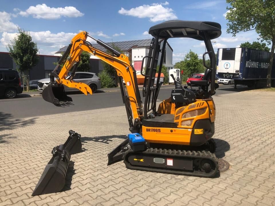 Berger Kraus BK1700JS mini excavator, side view Berger Kraus BK1700JS mini excavator, side view