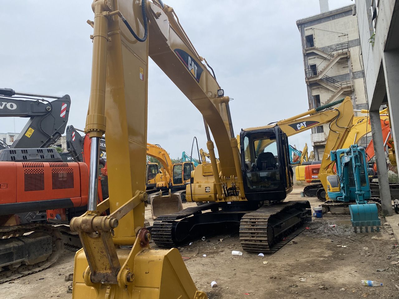 2017 Caterpillar 320CL Raupenbagger, Frontansicht Dreiviertel 2017 Caterpillar 320CL Raupenbagger, Frontansicht Dreiviertel