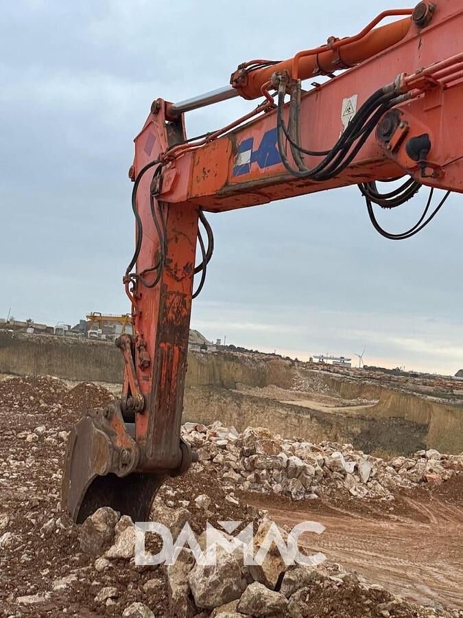 2003 Kobelco E305 crawler excavator boom and bucket detail 2003 Kobelco E305 crawler excavator boom and bucket detail