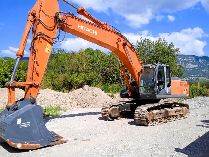 2011 Hitachi ZX350LCN-3 crawler excavator, side view 2011 Hitachi ZX350LCN-3 crawler excavator, side view