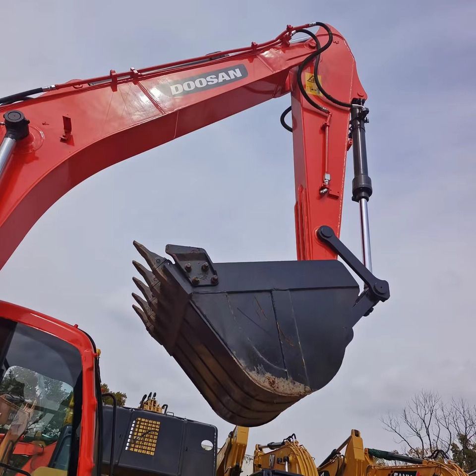 2022 Doosan DX140 mini excavator boom and bucket detail