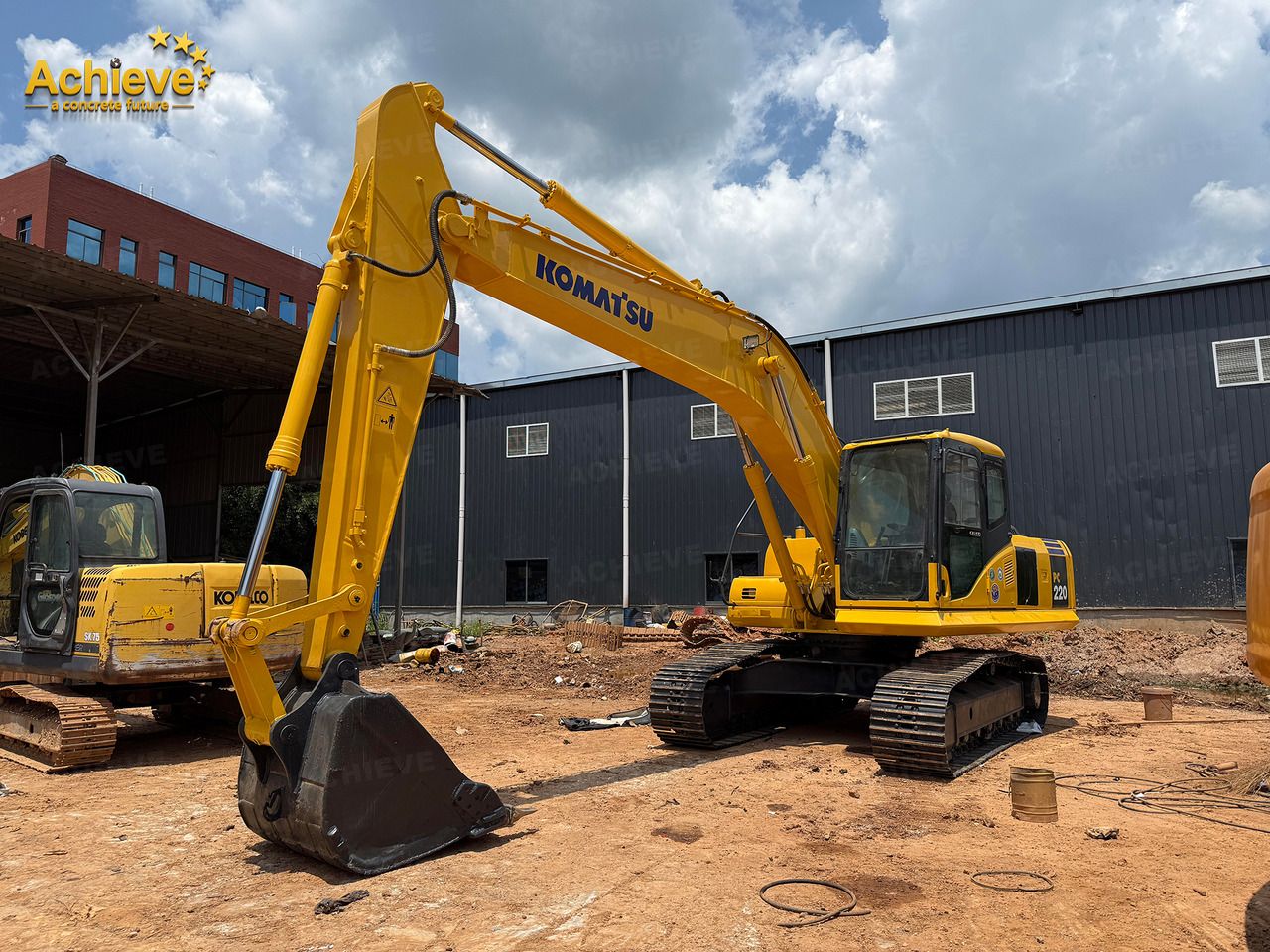 Komatsu PC220-8 paletli ekskavatör, yandan görünüm
