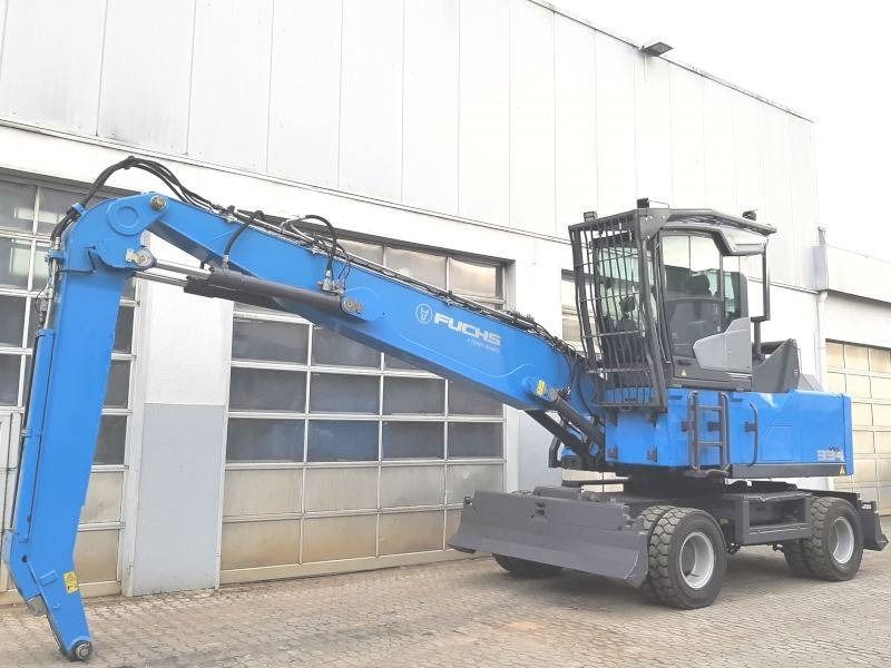 2018 Fuchs MHL 334 F material handler side view 2018 Fuchs MHL 334 F material handler side view
